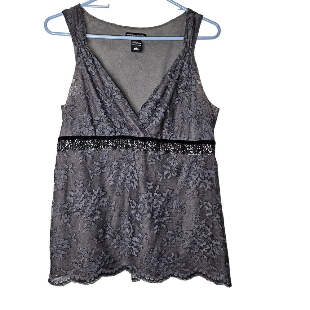New‎ York & Company Gray Lace Sleeveless Babydoll Tank Top L Floral V-Neck Goth